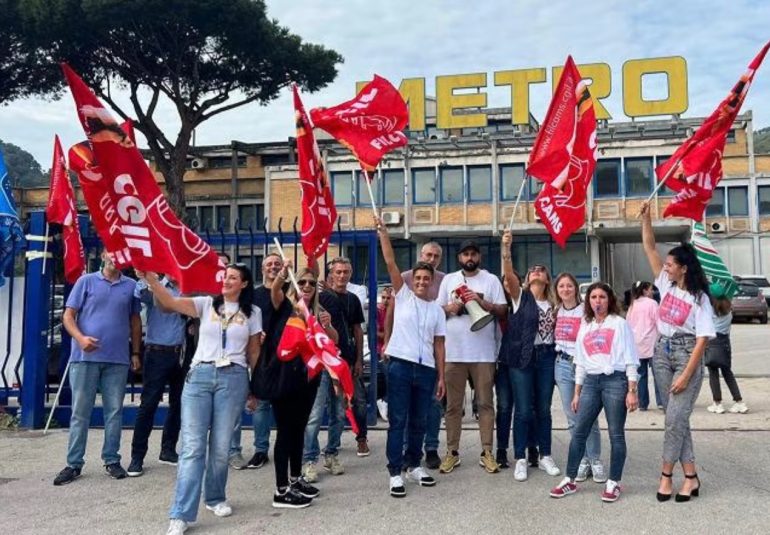 Vertenza Metro, accordo raggiunto: 35 lavoratori passano a Multicedi, ricollocati altri 10