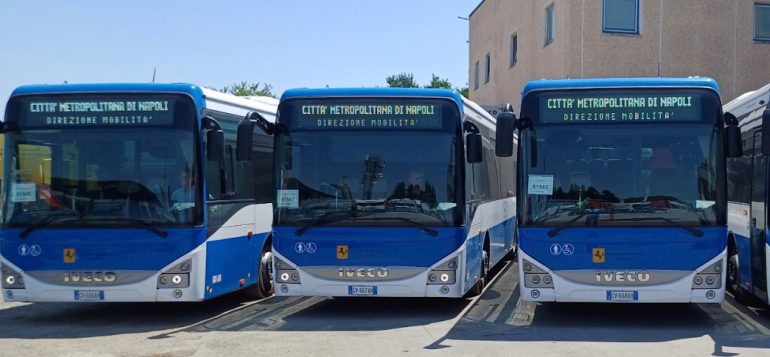 Napoli, consegnati 25 nuovi bus “green”