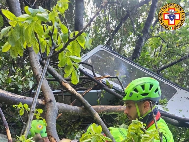 Tragedia del Faito: ecco chi sono i 25 indagati. C’è anche il dipendente sopravvissuto