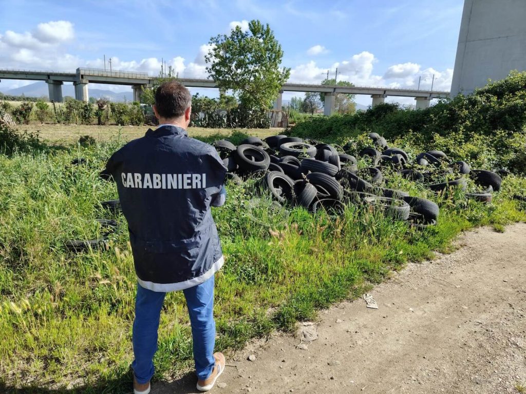 Aversa, sequestro di automezzo con pneumatici illegali: indagati due trasportatori