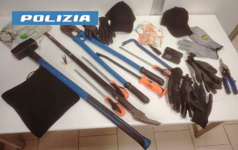 Portici, fermati dalla polizia due ladri napoletani in trasferta
