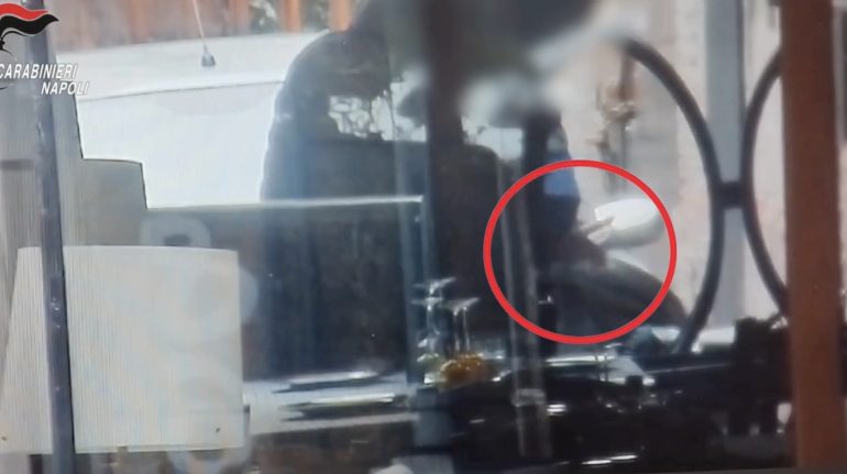 Camorra, agente penitenziario corrotto aiutava il clan Troncone in carcere