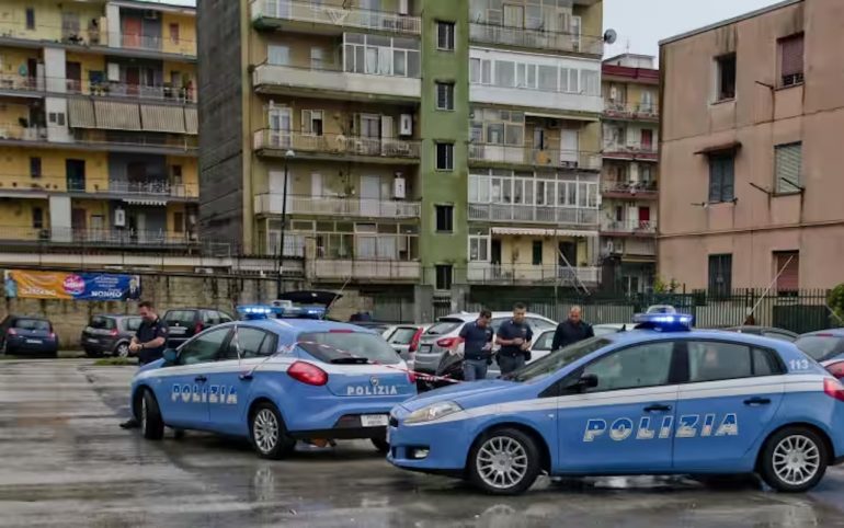 Napoli, blitz anti camorra a Pianura: 12 arresti all’alba