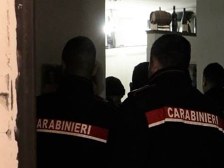 Trentola Ducenta, blitz dei Carabinieri in un minimarket: sequestrati 127 chili di alimenti e attività sospesa