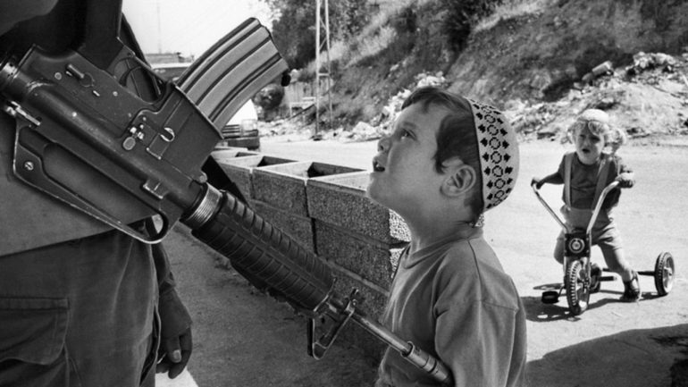Sala Assoli-Moscato ospita immagini e voci a sostegno della Palestina: la controversa mostra fotografica di Francesco Cito