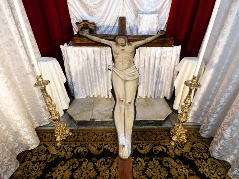 La Croce dei Cariati, eretta nel 1836 contro il colera, è tornata ai Quartieri Spagnoli