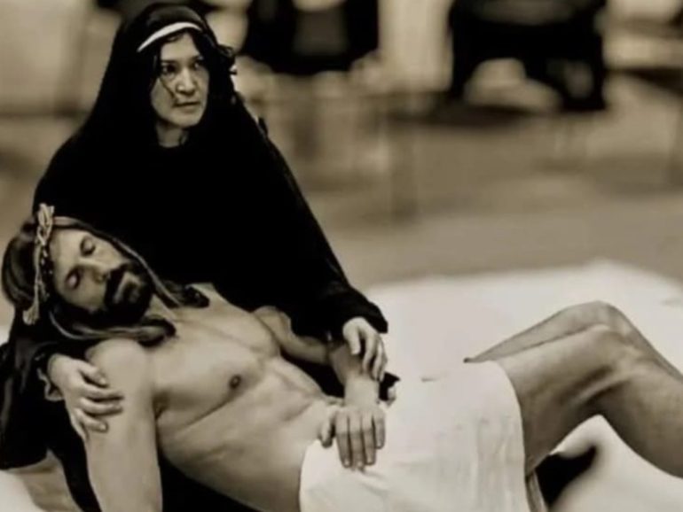 PAX MUNDI – Padre perdona loro: a Napoli il recital-concerto sulla Passione di Cristo con la Compagnia del Teatro degli Eventi