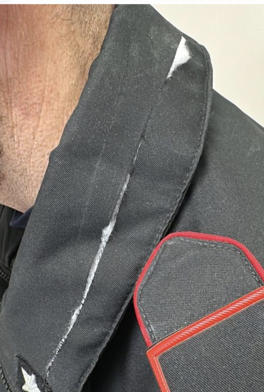 Marano, aggredisce carabiniere con un taglierino: militare salvo grazie al giubbotto