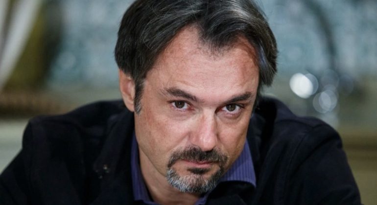 Un Posto al Sole, anticipazioni 2 aprile: Michele scopre l’intrusione nel suo PC