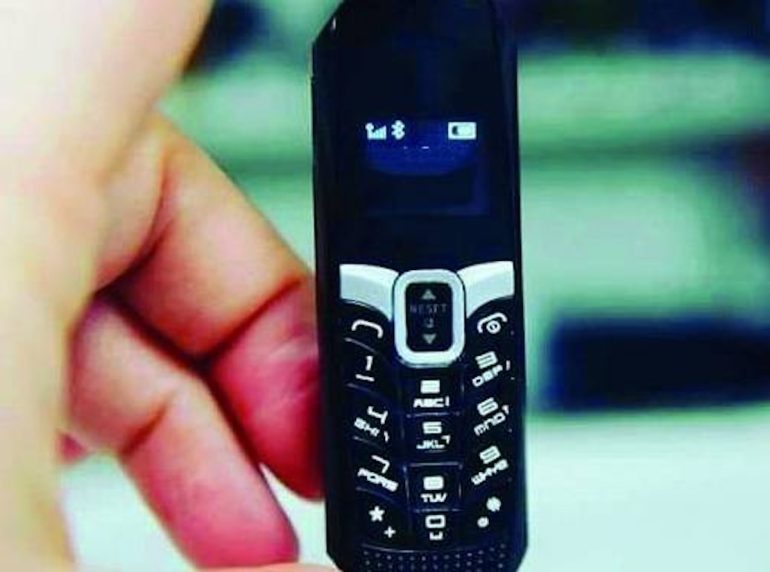 Micro telefoni in carcere: arrestati agente penitenziario e un detenuto