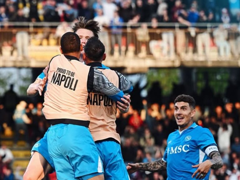 Il Napoli passa a Monza con il brivido: decide McTominay, Inter momentaneamente agganciata