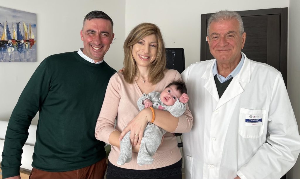 Salerno, mamma a 43 anni dopo 9 anni di attesa e 19 interventi: nasce la piccola Vittoria