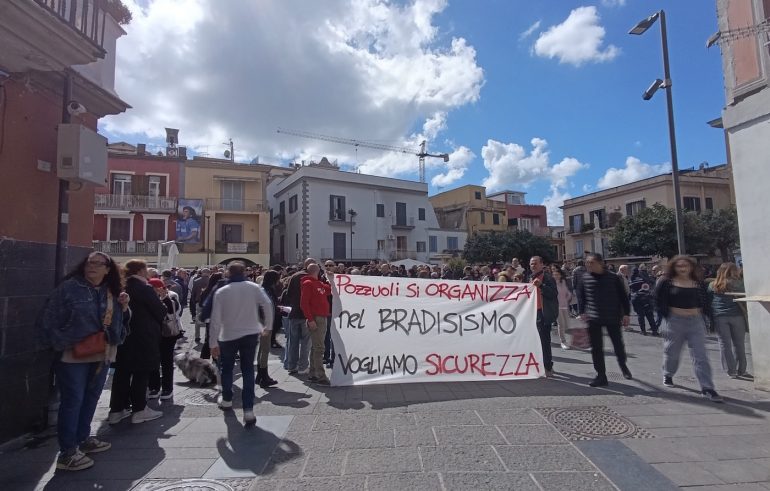 Napoli, ultimatum di 15 giorni per lasciare gli hotel agli sfollati del bradisismo