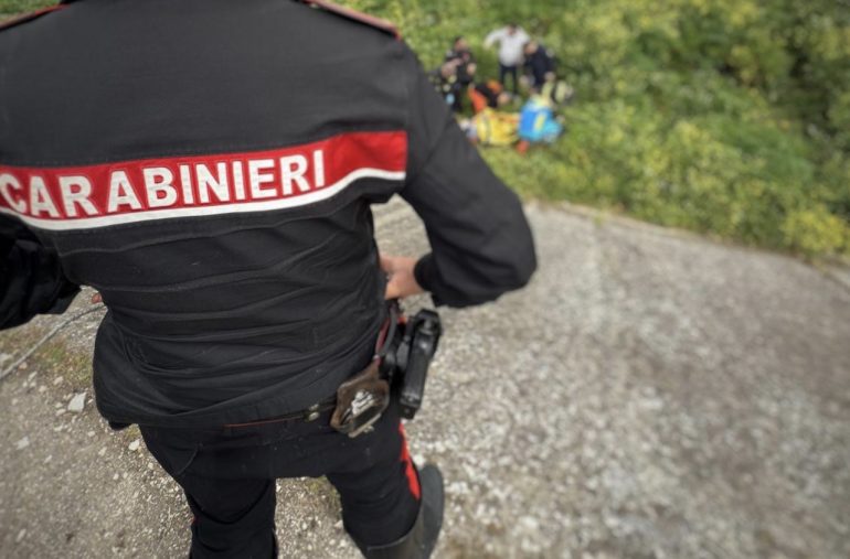Caivano: uomo si lancia da un ponte, salvato dai soccorritori