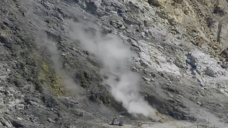 Terremoto Campi Flegrei oggi: 11 scosse nella notte, paura tra la popolazione