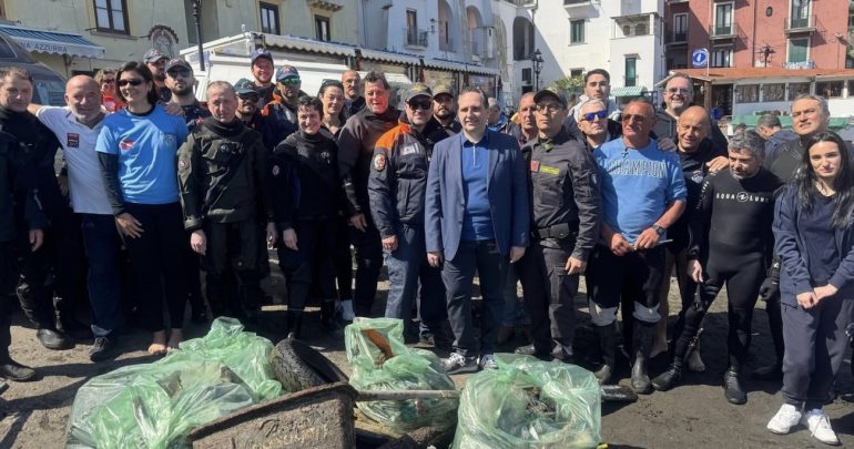 Giornata del Mare: ripuliti i fondali di Marina Grande a Sorrento
