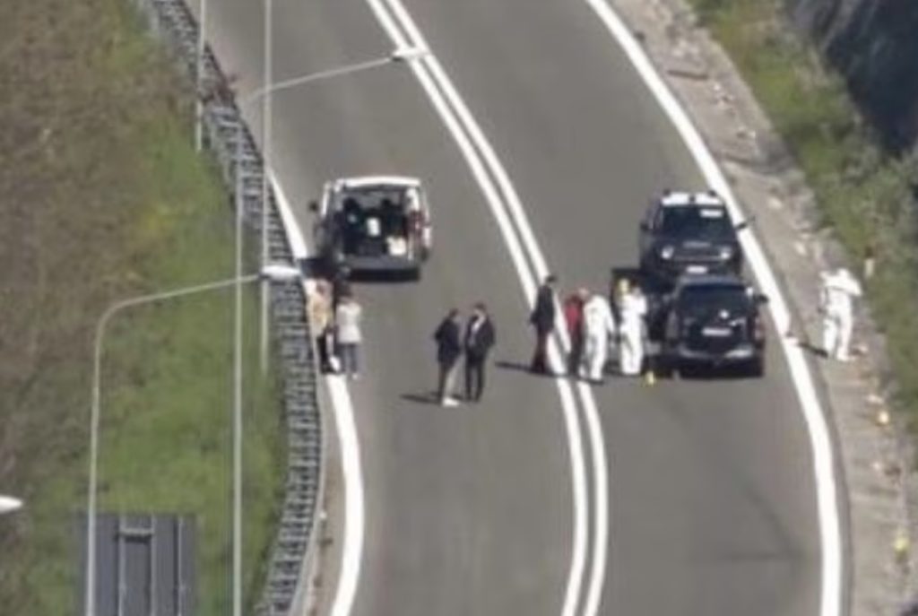 Sparatoria in autostrada, indagato (come atto dovuto) il carabiniere che ha ferito il ladro in fuga