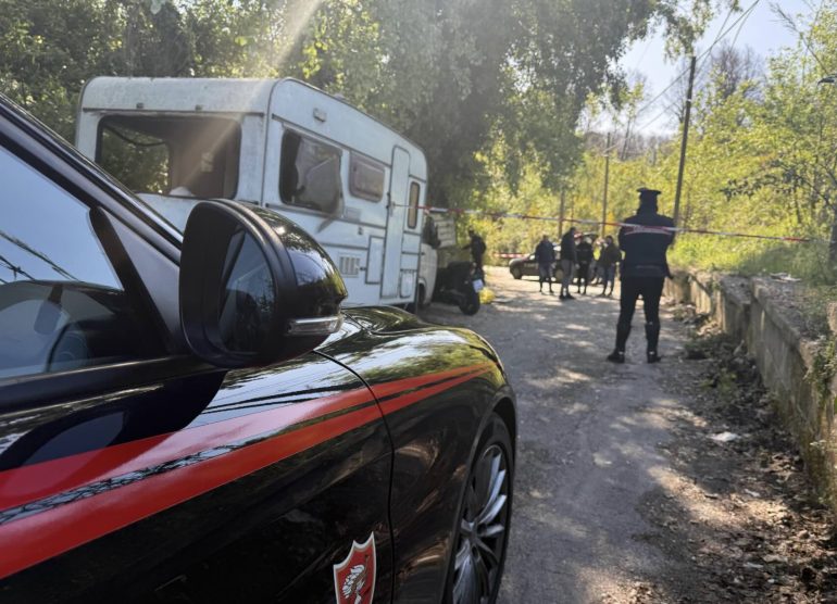 Marano, uccide il presunto amante della moglie e poi si suicida