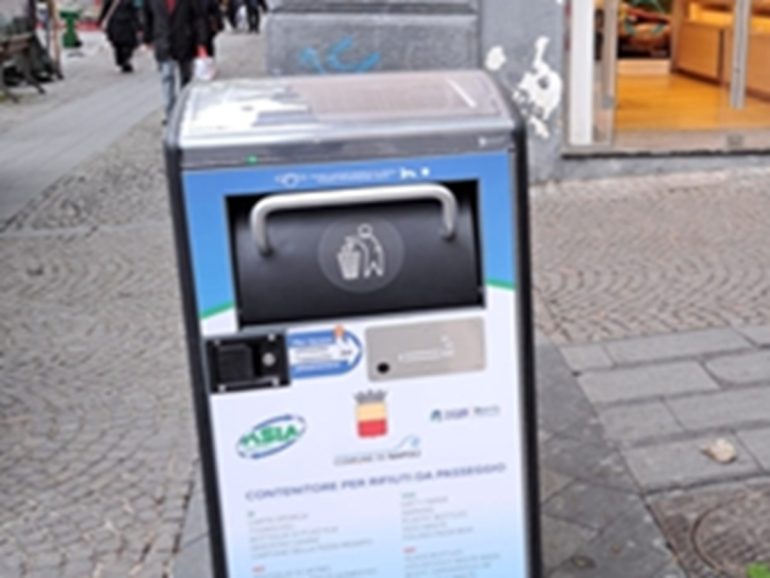 Arrivano al Vomero i cestini “intelligenti”: meno rifiuti in strada e raccolta più efficiente