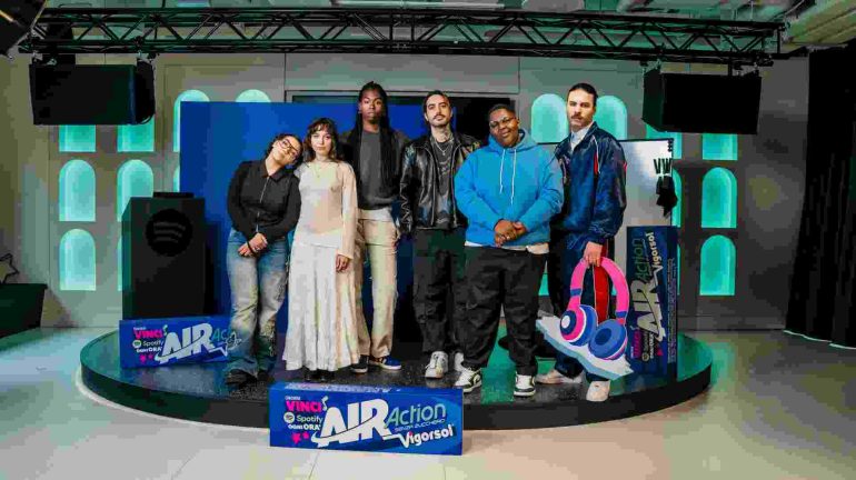 Air Action Vigorsol Fresh Studio: Martino e Ste, giovani cantanti partenopei, tra i talenti selezionati per partecipare al progetto e al Goat Lab