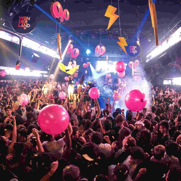 90 Wonderland trionfa ai Dance Music Awards: miglior evento d’Italia