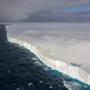 L’iceberg A23a, il più grande del pianeta, si frantuma in