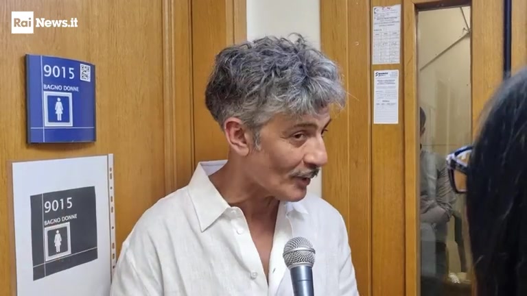 Fiorello: “La Rai ha dichiarato guerra ad Amadeus. Ma cosa gli avrà mai fatto?”