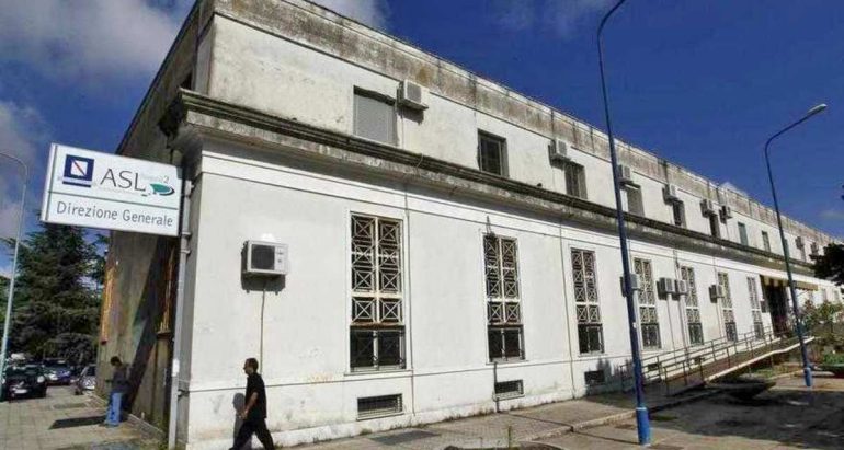 Napoli: sospesi due dirigenti medici dell’ASL per presunte truffe sulle indennità