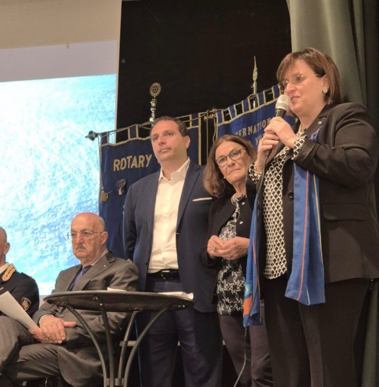 Grande successo per la tavola rotonda “Cyberbullismo: superiamolo insieme” promossa dal Rotary Club Sorrento