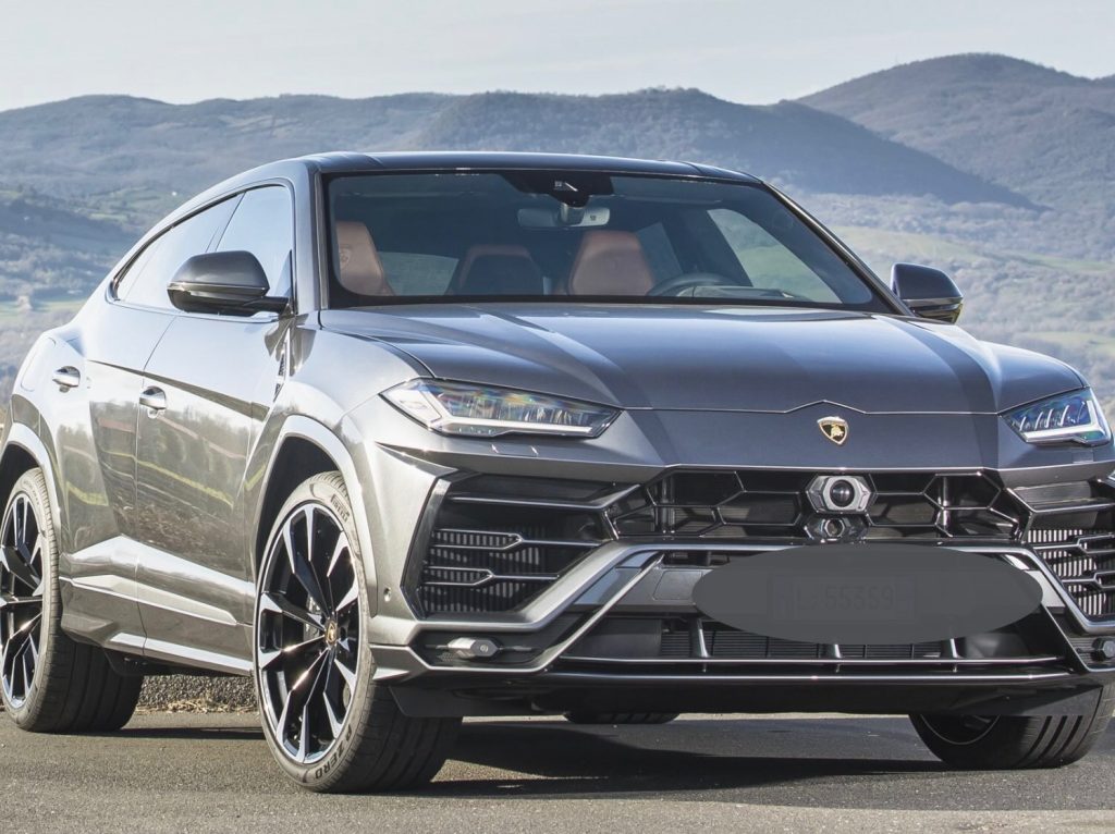 Auto di lusso importate eludendo l’IVA: cinque indagati, sequestrate otto fuoriserie 