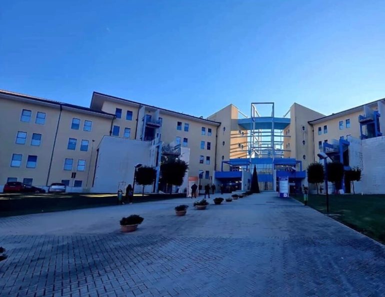 Cardiochirurgia d’eccellenza all’ospedale “Moscati”: due interventi pionieristici con il robot da Vinci