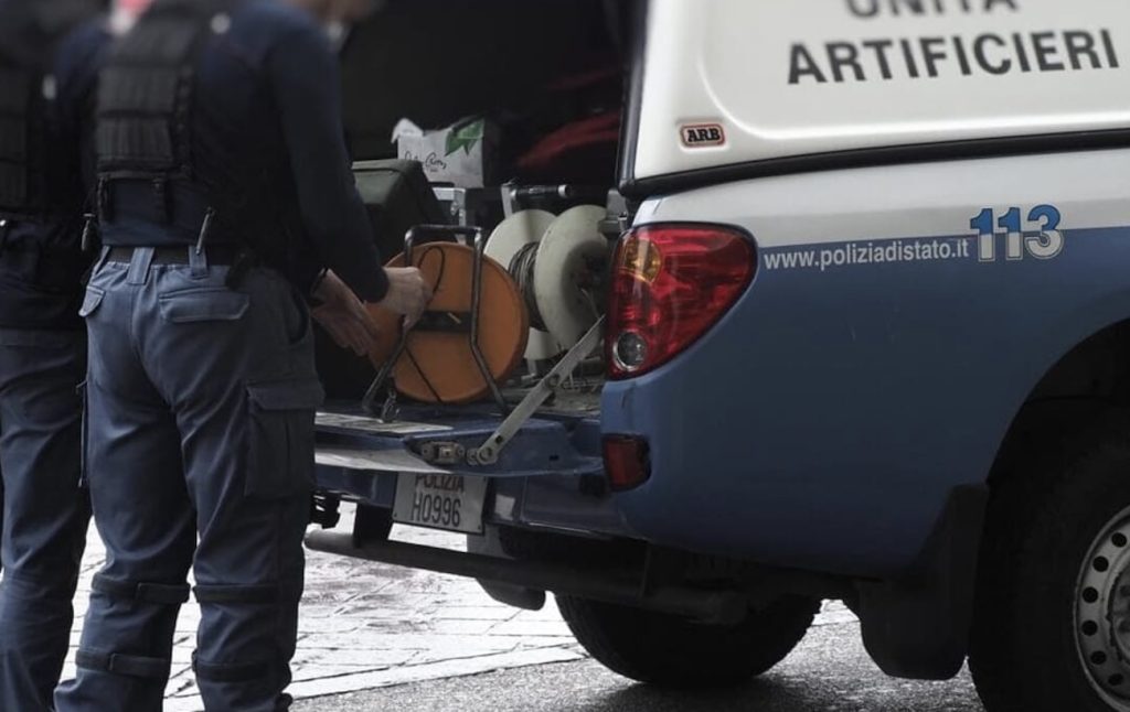 Allarme vicino all’ospedale di Polla: valigia sospetta fatta brillare dagli artificieri
