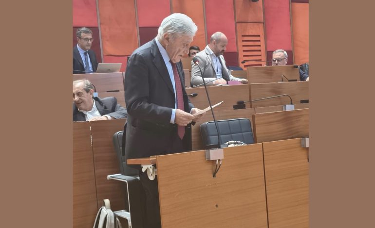 Napoli, Bassolino denuncia il degrado delle stazioni metro Dante e Salvator Rosa