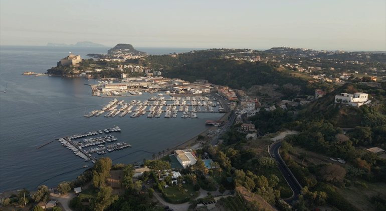 Ponte dell’Immacolata, boom turistico in Campania: previsti 430mila visitatori