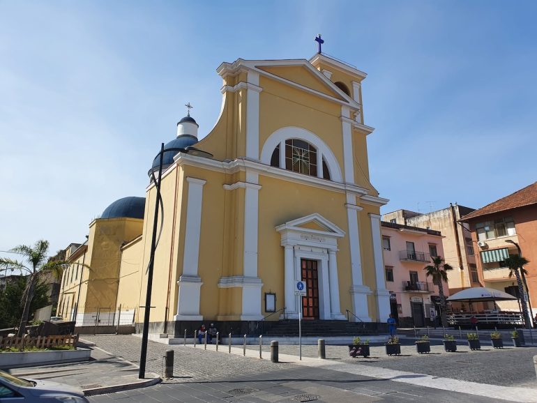Massa di Somma, bomba davanti alla Chiesa di Santa Maria