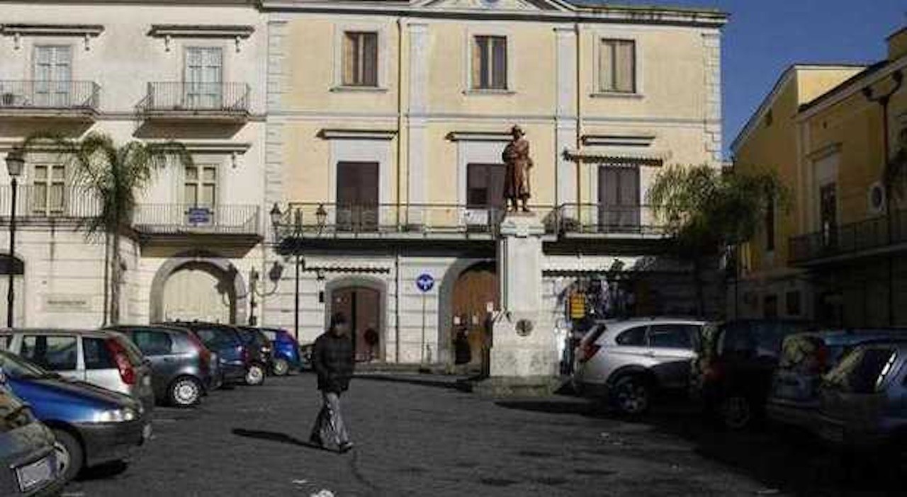 Cimitile, truffa ai danni del Comune: funzionario sospeso per un anno