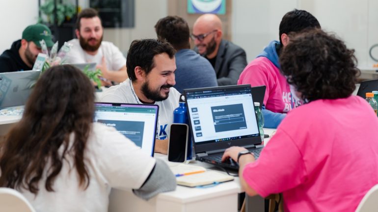 Hack & Blast² Infiamma lo Scontro tra 150 Cervelli Tech per Dominare le Automazioni AI