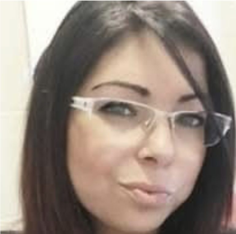 Portici piange la maestra Nika Russo: indagato l’autista dello scuolabus nell’incidente mortale