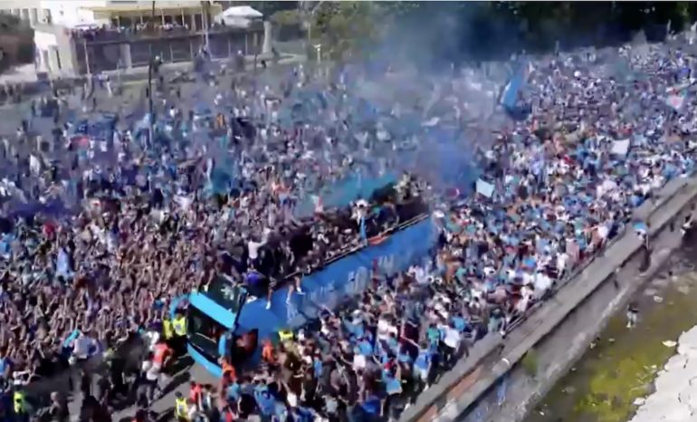 Rapina e poi tentata estorsione durante la festa del Napoli: arrestati due giovani