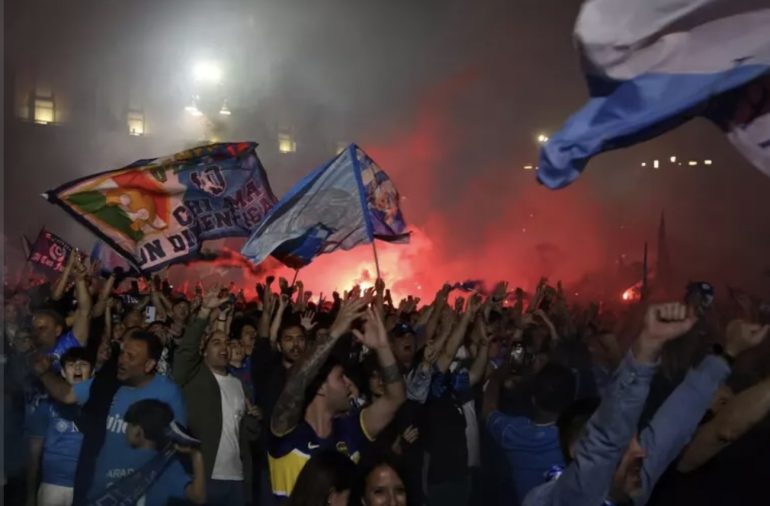 Tifosi del Napoli aggrediti a Parma durante festa scudetto, 15 ultras perquisiti