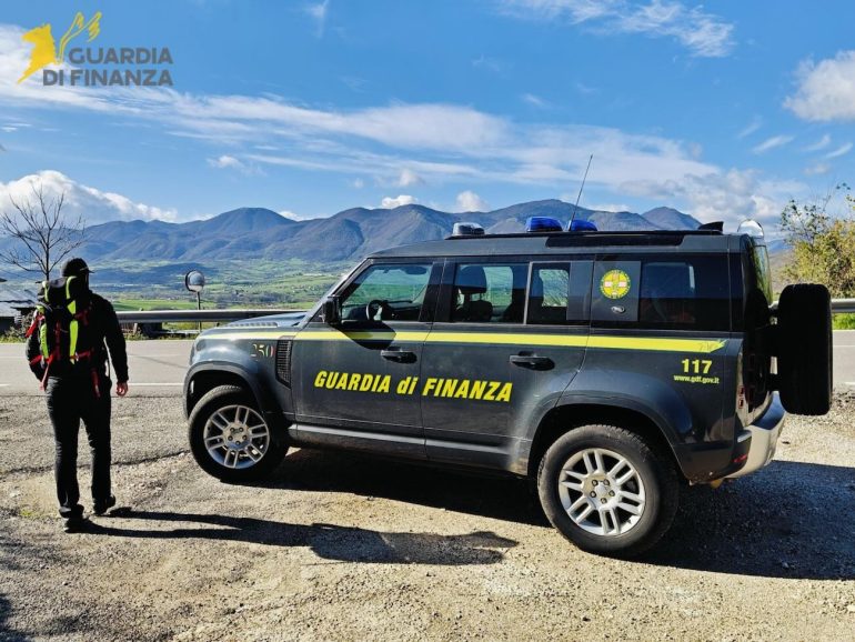 Amalfi, escursionisti stranieri dispersi nella Valle delle Ferriere: soccorsi e salvati da un’équipe interforze