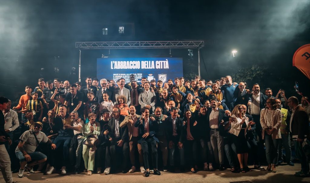 Castellammare, volando gli stracci in casa Pd: Ruotolo attacca il sindaco