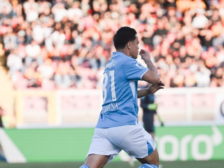 Raspadori su punizione, Lecce piegato: il Napoli ora vede lo scudetto