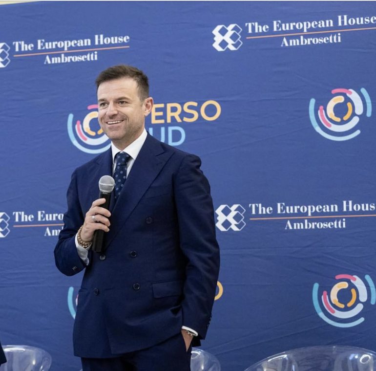 Smantellato il “Sistema Sorrento”: corruzione, appalti truccati e stampa “Comprata”, 16 arresti