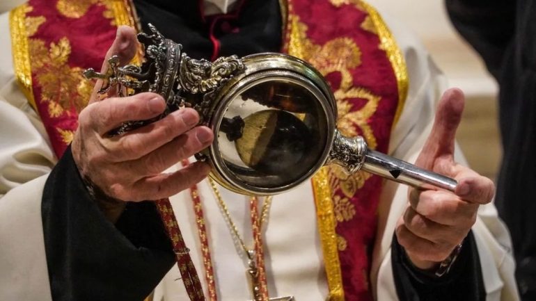 Napoli attende il miracolo di San Gennaro: celebrazioni in Duomo il 16 dicembre