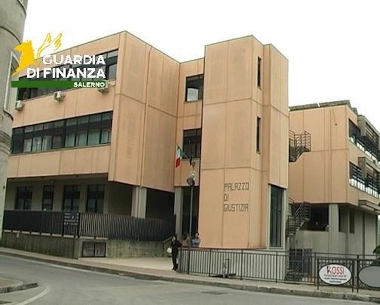 Santa Marina, il sindaco incassa 100mila da imprenditore napoletano: entrambi ai domiciliari