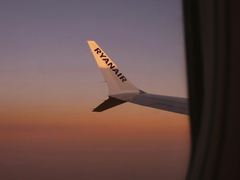 Ryanair condannata a risarcire passeggeri per ritardo volo Bergamo-Napoli
