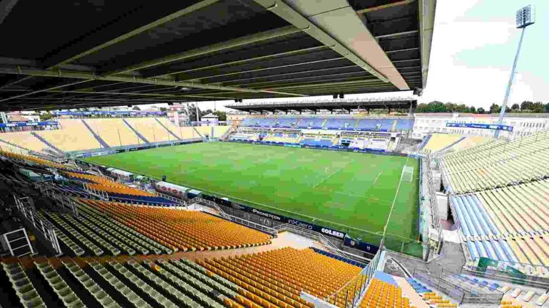 Caos biglietti per Parma-Napoli, tifosi in fila e rivendite chiuse: esplode la rabbia azzurra