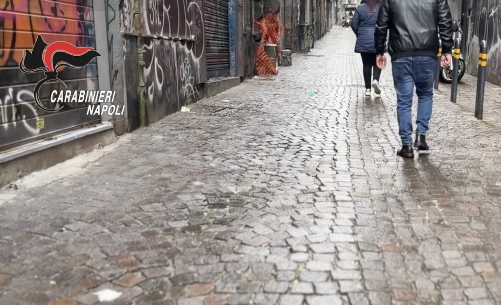 L’amore «proibito» e l’esilio forzato: arrestato a Fuorigrotta lo stalker della camorra