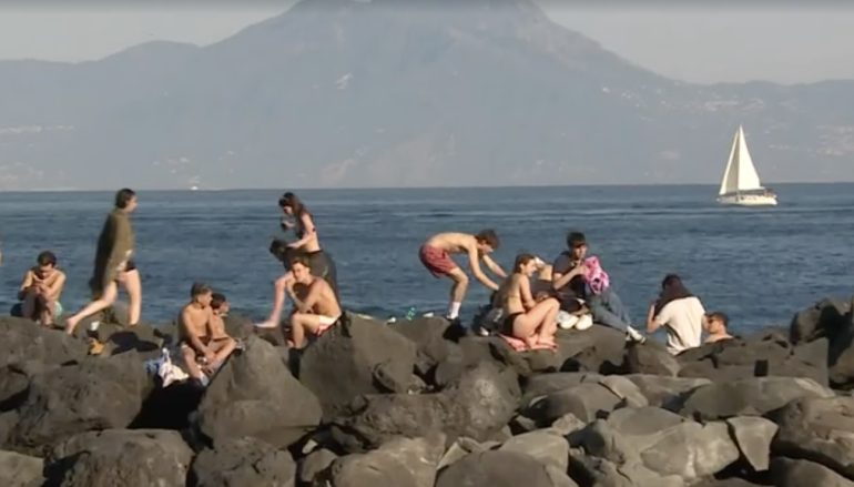 Napoli presa d’assalto dai turisti per il ponte del Primo Maggio: è boom di presenze